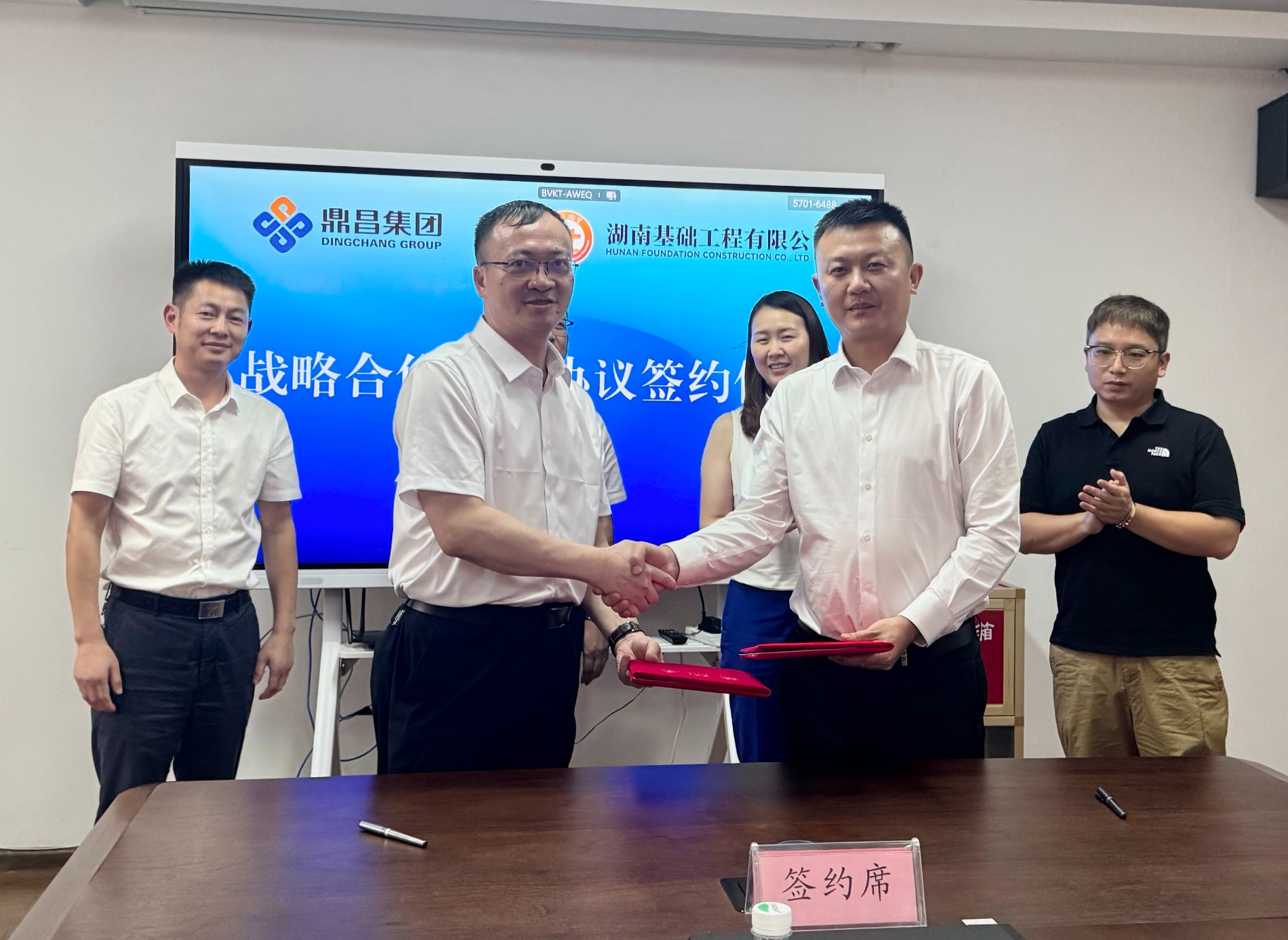 3f1b77e9502fc55af541e8c7e4a7699.jpg 3f1b77e9502fc55af541e8c7e4a7699.jpg