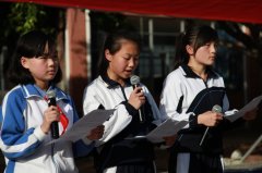 开学典礼有创意，，，，，教师学生唱主角