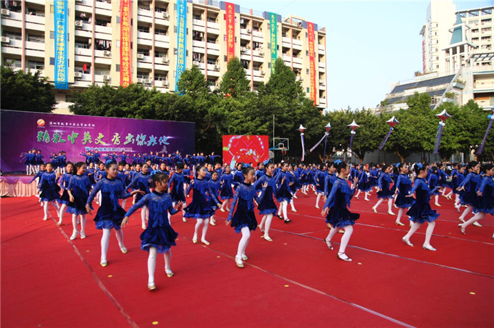 03.图为小学部3-6年级学生表演《快乐恰恰》拉丁舞