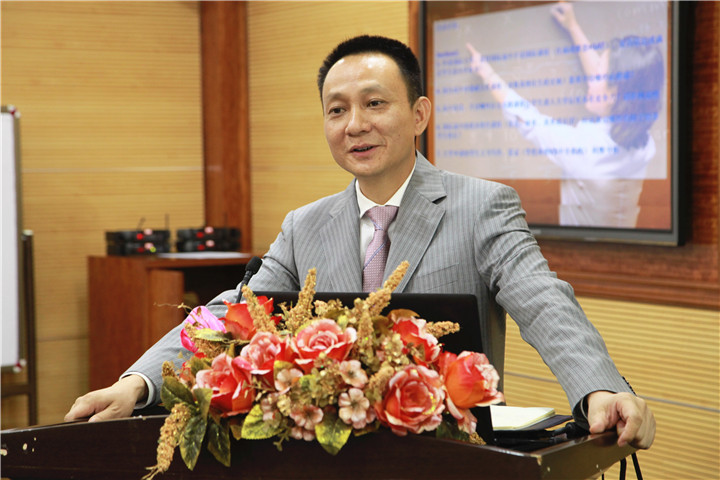 共享世界教育资源，，，，，，，，培养国际精英人才