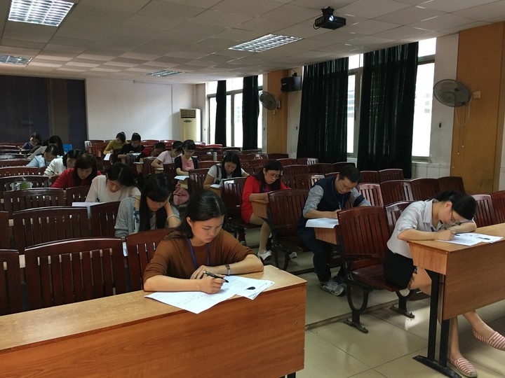 学习课标 践行课改——标尚学校举行教师新课标考试