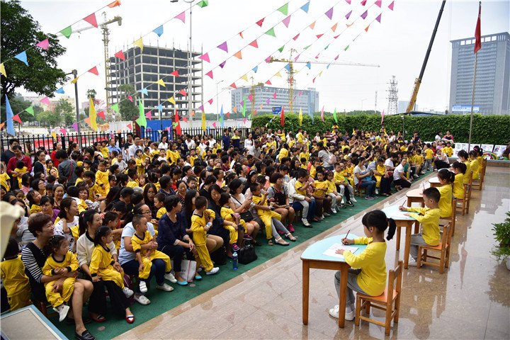 我们长大了，，，，，，请让我们自己来！——恒峰g22日辉台幼儿园首届幼儿生活自理能力展示比赛