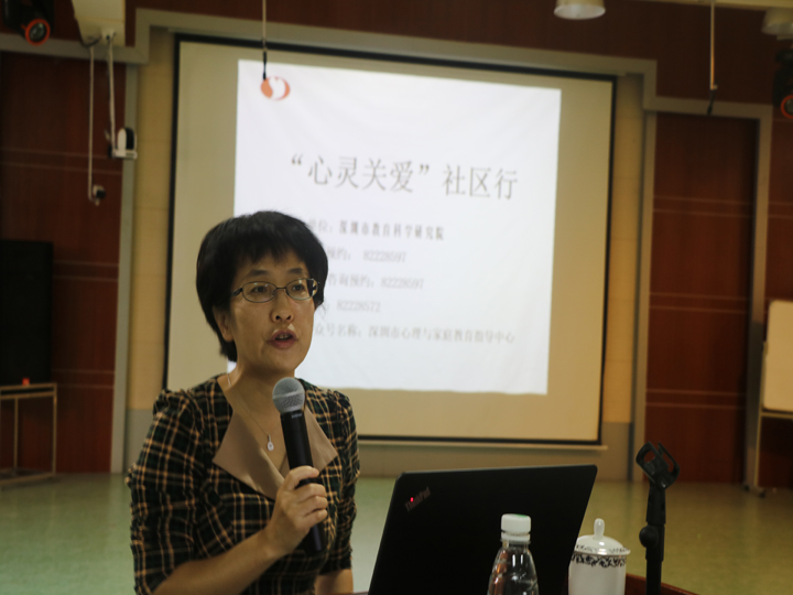 公明中英文学校举办家庭教育讲座