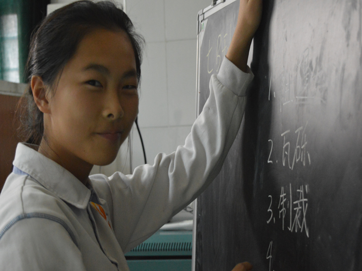 公明中英文学校初中部举行第二届“汉字听写大赛”