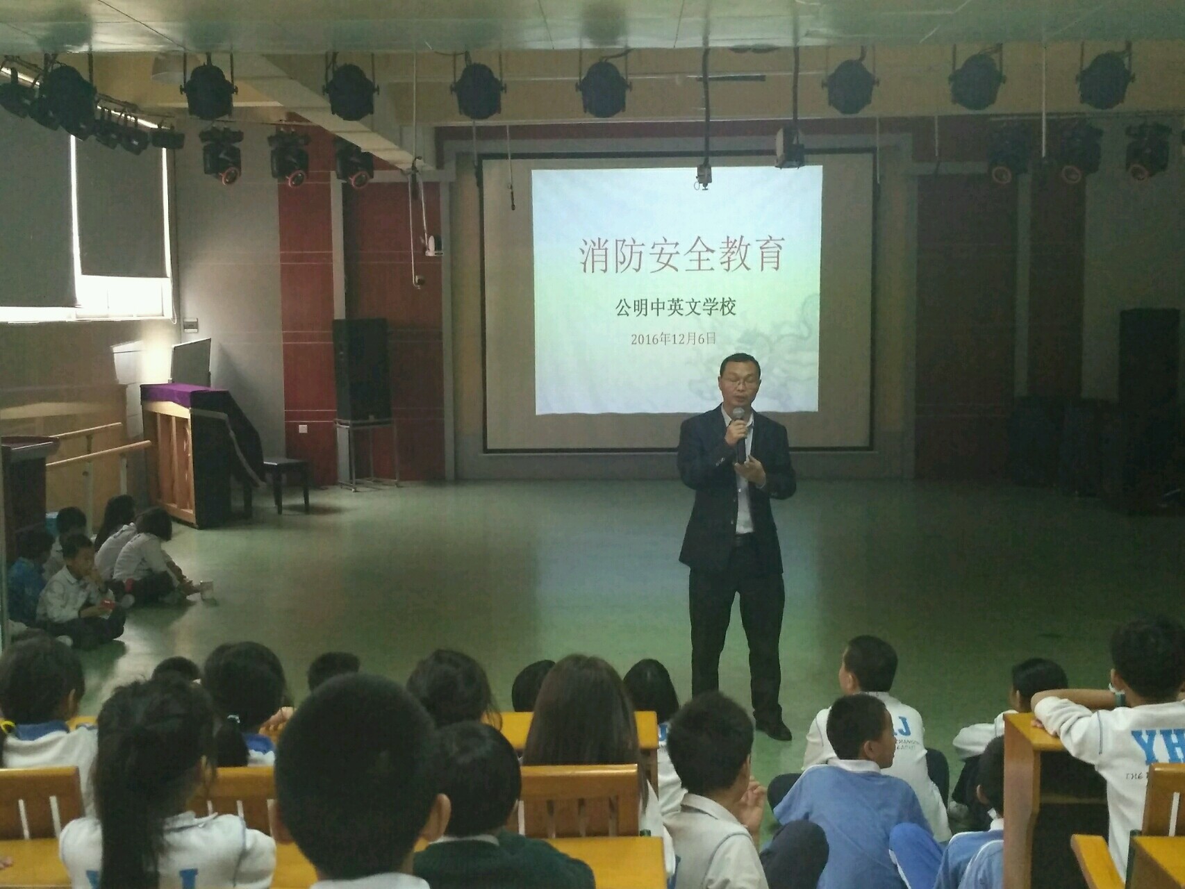 	公明中英文学校：开展住宿生消防安全教育活动