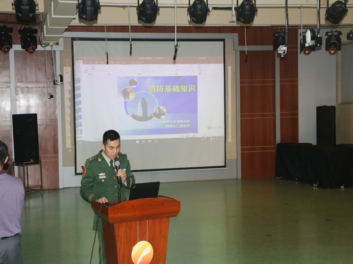 公明中英文学校举行全体教师消防知识培训大会