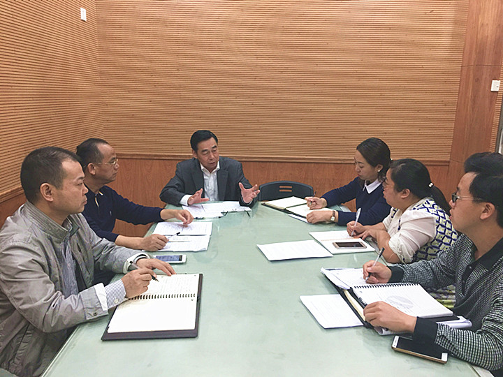 校长挂帅，，，，，，，，齐抓共管防“校园欺凌”——深圳市龙华中英文实验学校召开校园欺凌专项工作会议