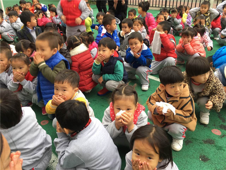 恒峰g22日辉台幼儿园举行消防安全逃生演练