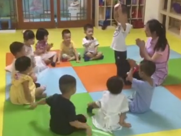 〈江南名苑中心〉拍拍手，，，，，，，大家互相介绍自己