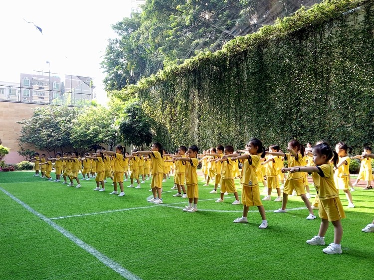 “阳光锻炼，，，，，，快乐课间操”—2017-2018年秋季早操展示