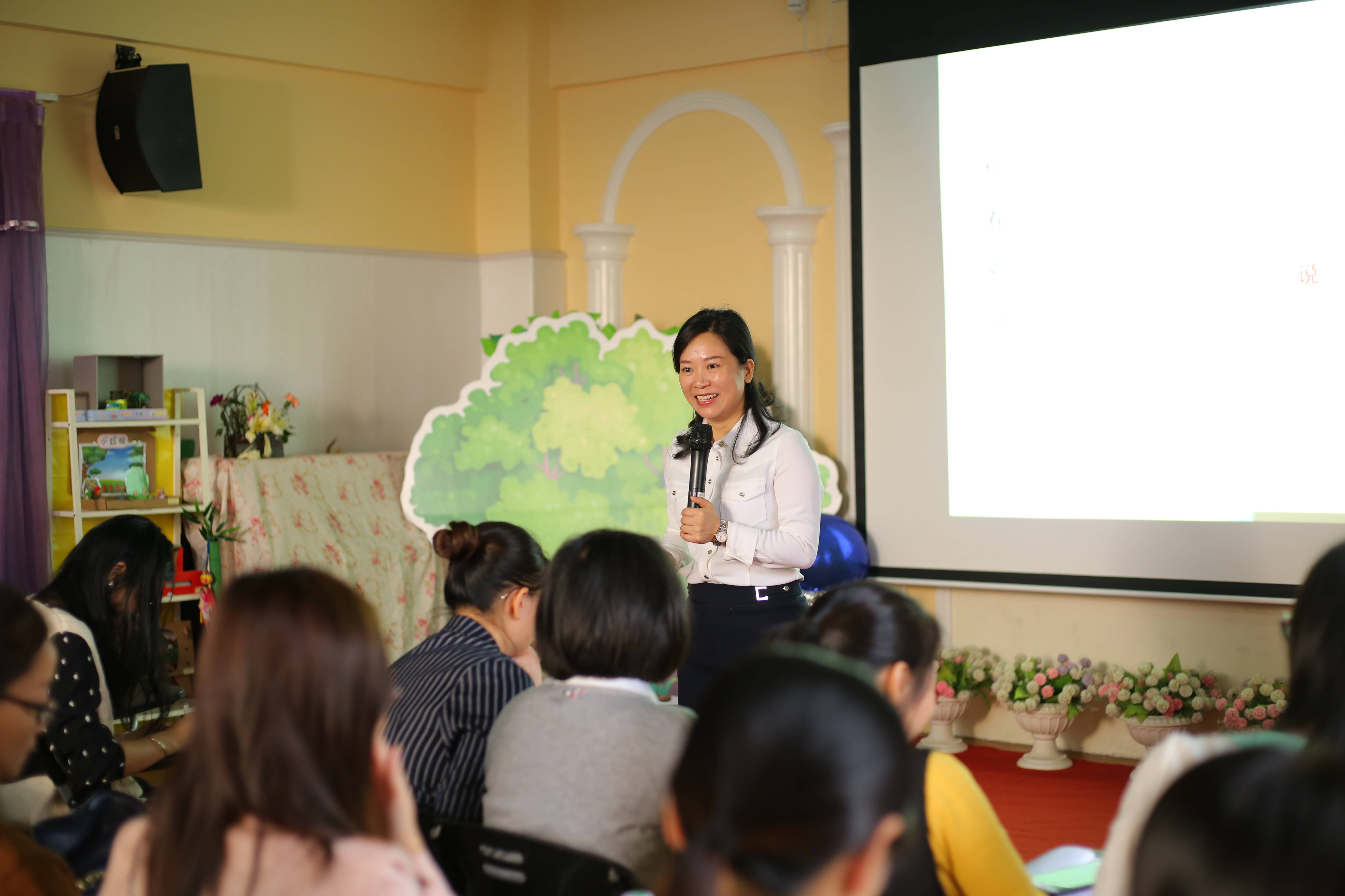 科学的家庭教育成就健康快乐的孩子  ——光明区学前教育家园共育公益指导进社区活动