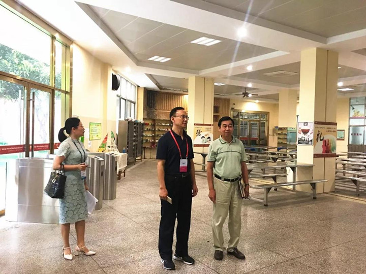 责任督学来校督导，，，，，，，，美好教育再添助力——龙华区中小学第六责任区督学一行5人来我校进行督导检查