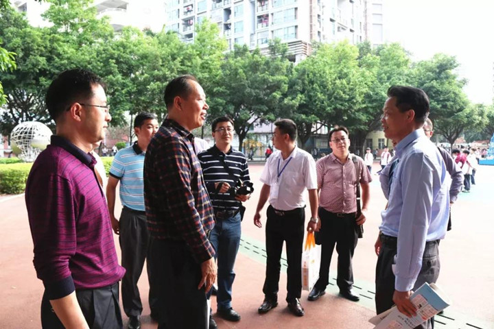 《德育报》社华南工作部组织的校长考察团来校参观考察