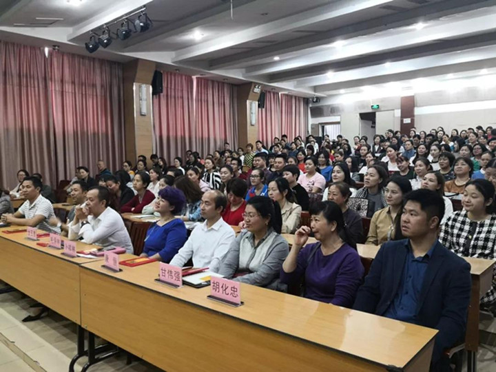 若为人父母是一场人生旅行，，，，，，，美丽风景要靠你引领孩子发现 ——致龙华中英文实验学校家长学？？？？？？б鞘
