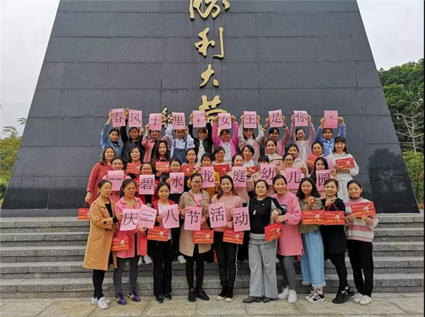 “春风十里，，，，，，，，女王是我”——碧水龙庭幼儿园庆三八节活动
