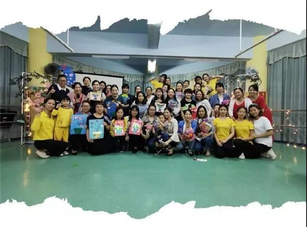 《感恩相伴?携手同行》碧水龙庭幼儿园2019家委会暨母亲节庆祝唬；；；疃