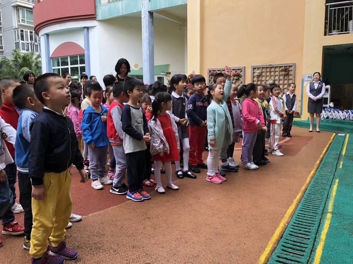 “感恩有你，，，，，，温暖同行”--兴茂幼儿园感恩月主题活动