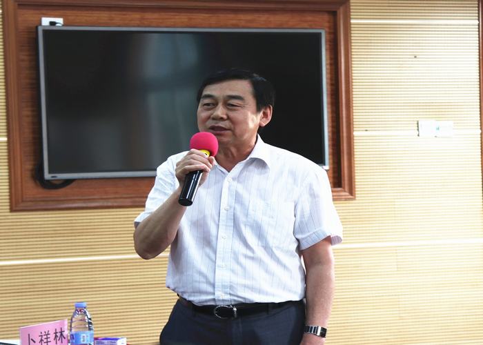 专家引领，，，，，，，，以研促教，，，，，，，，促进学校优质发展——我校区级三项课题开题暨一项课题结题报告会如期举行