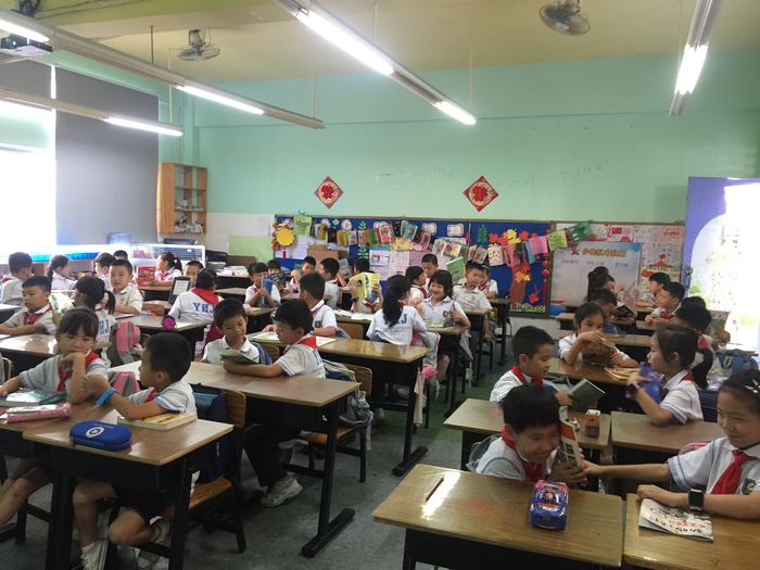 “多学多看多动手，，，，，科学世界任我游”——记小学部科技节系列活动