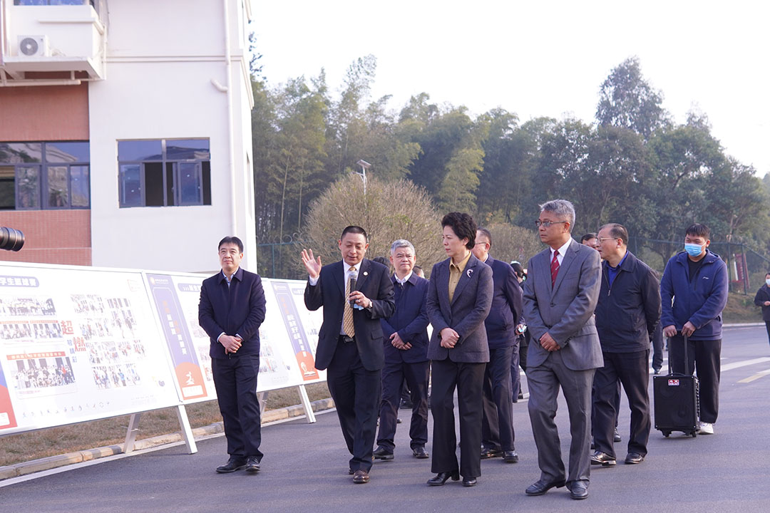 湖南省政协党组副书记乌兰带队到郴州恒峰g22学？？？？？？剐埠妥叻玫餮
