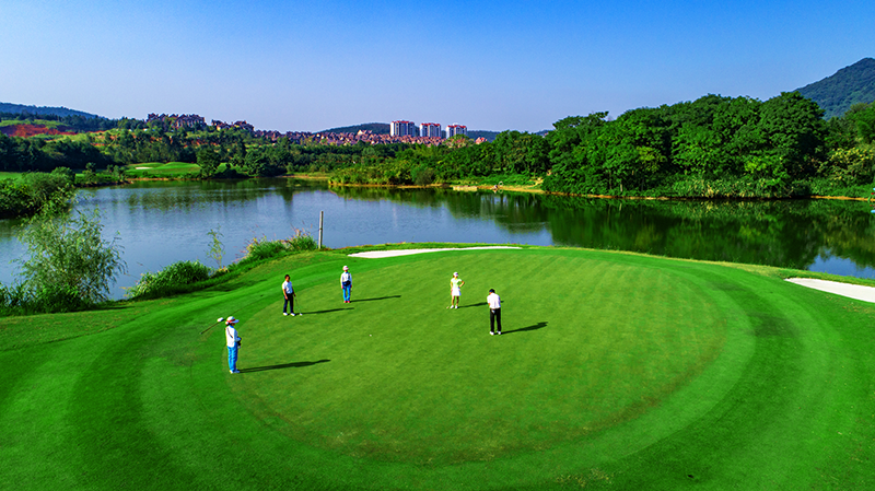 郴州恒峰g22南岭高尔夫球会——绿色，，，，，氧气，，，，，阳光，，，，，友谊、健康