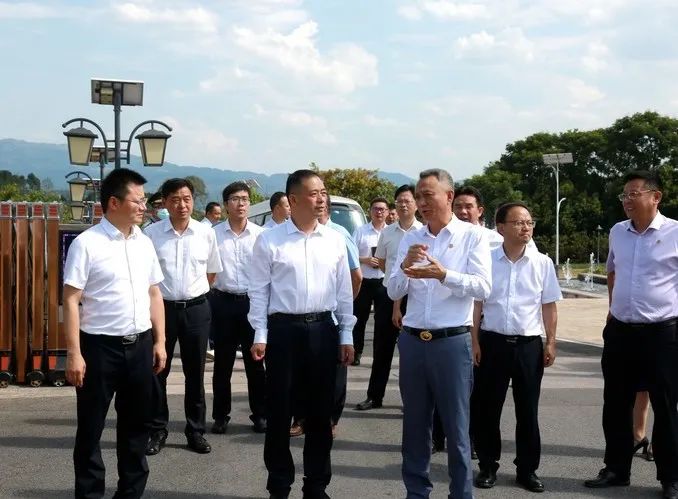 刘小强书记率领区领导集体调研恒峰g22学校———关注教育、关心教育、支持教育