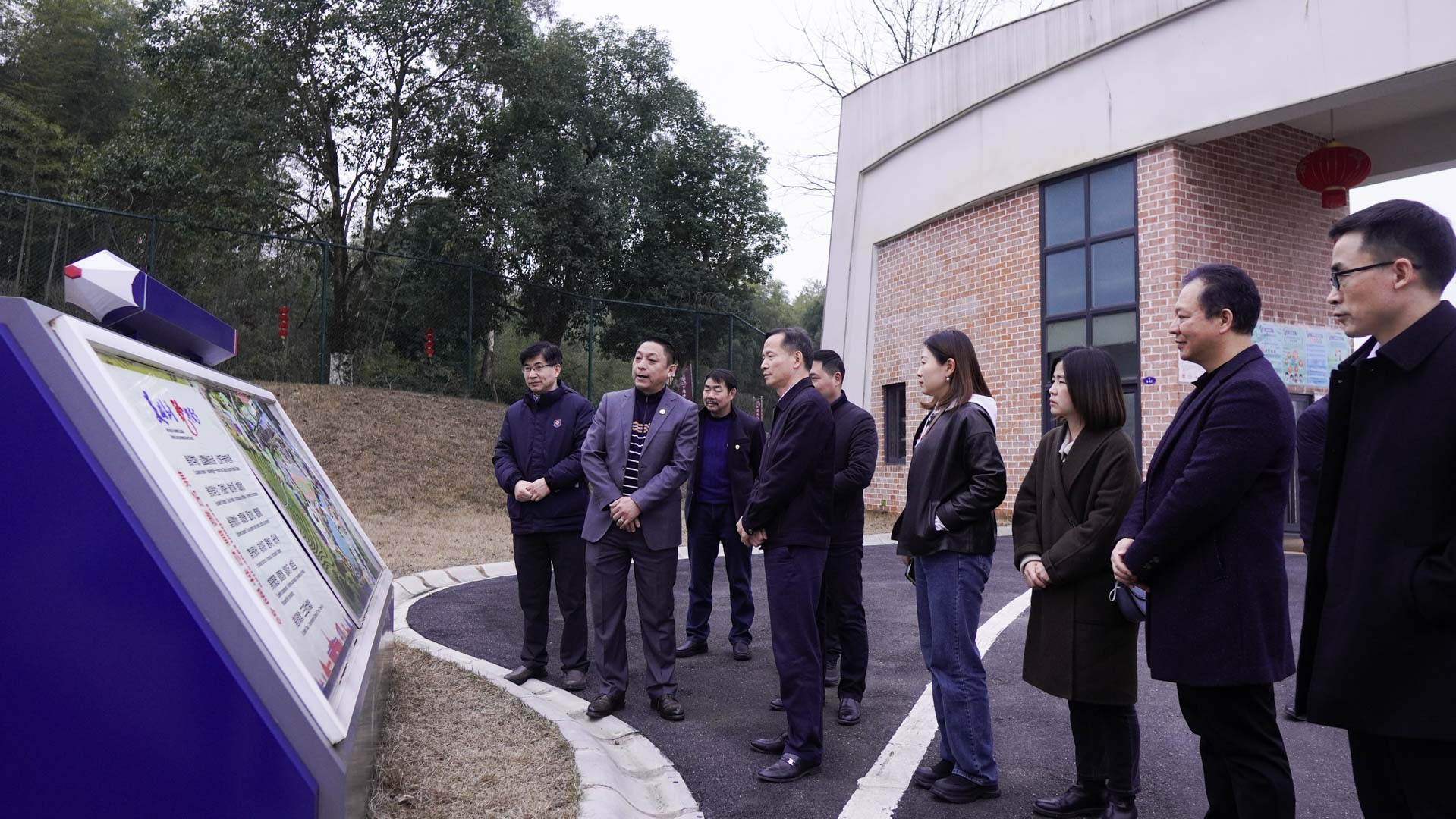 湖南省驻京办领导调研郴州市恒峰g22学校、恒峰g22教育公园