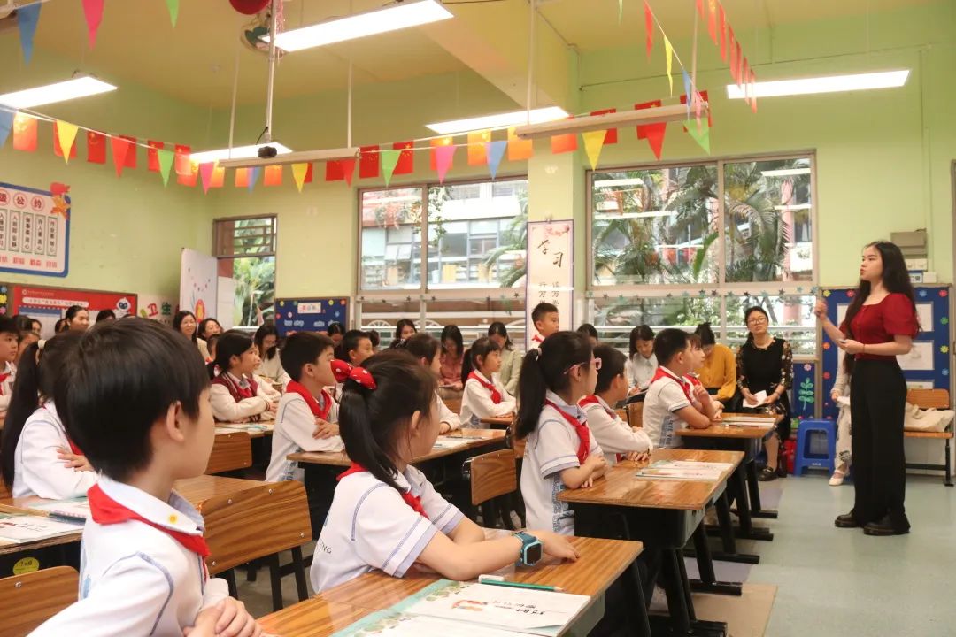 以汉字之涵养，，，，，，，育学子之美德——记民治中学教育集团民顺小学与龙华中英文实验学校“汉字德育”交流活动